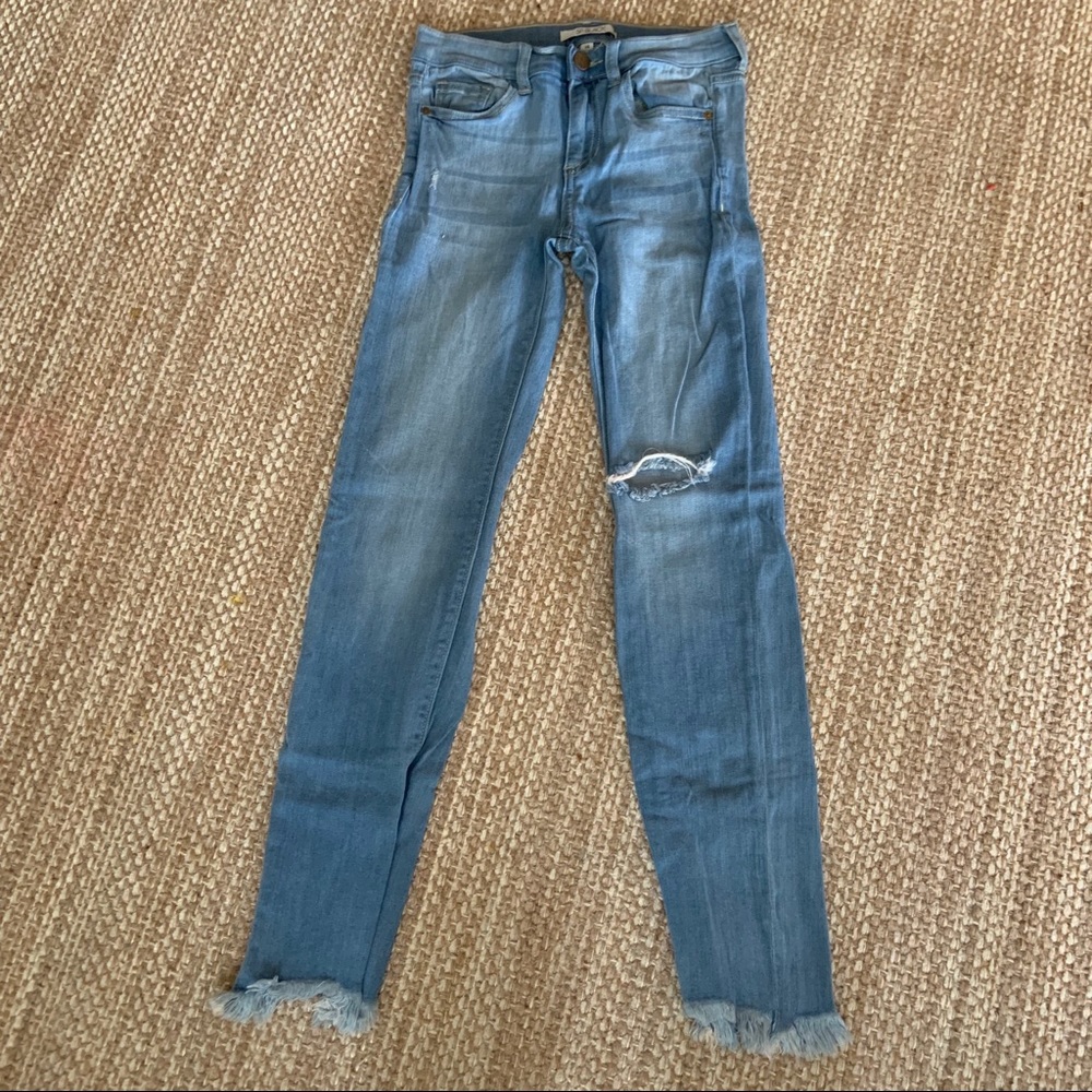 SP Black light wash distressed and frayed hem